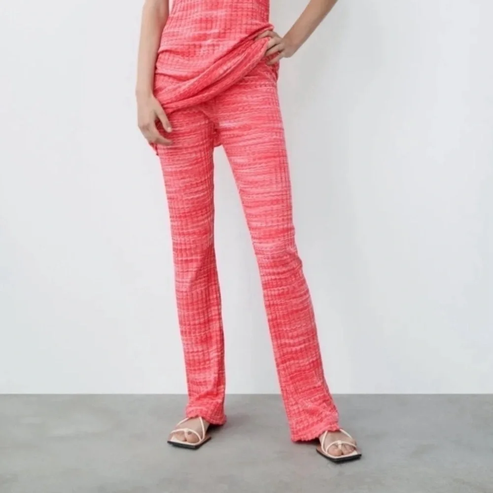NWT Zara Woman Red Ribbed Stretch Pull On Flare Pants MEDIUM Boho Festival Retro - Picture 2 of 8